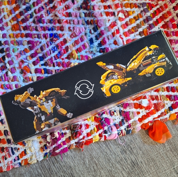 NIB Yellow Thunderbolt 2 in 1 stem robot building set - Picture 2 of 4